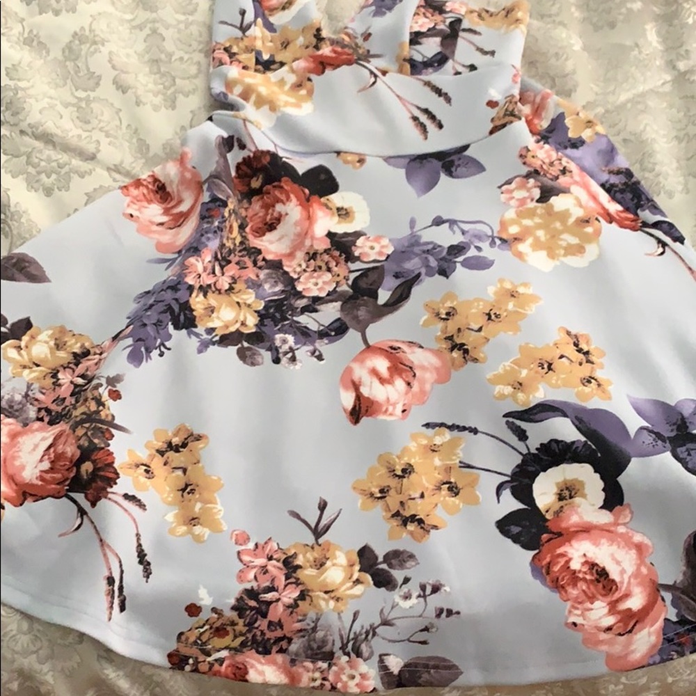 A nice cute flower 🌸 dress.